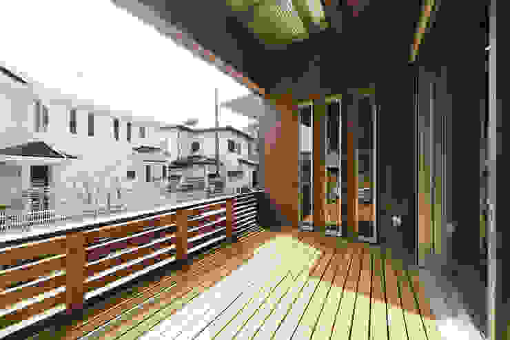 株式会社スタジオ・チッタ Studio Citta Modern balcony, veranda & terrace