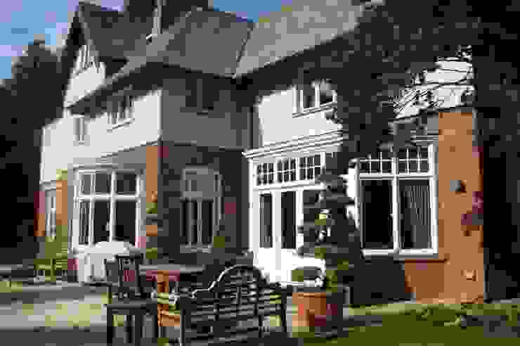 Restoration of Edwardian Home with Extensive Additions Blended Seamlessly, Des Ewing Residential Architects Des Ewing Residential Architects Rustikaler Balkon, Veranda & Terrasse