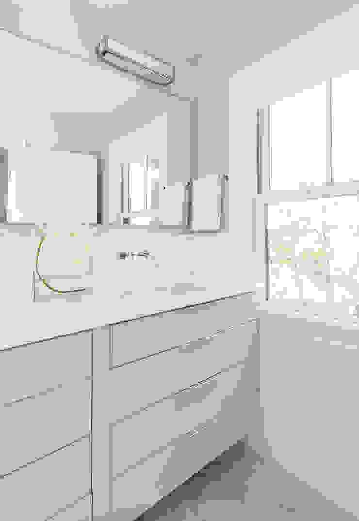 Master Bath Clean Design Modern style bathrooms