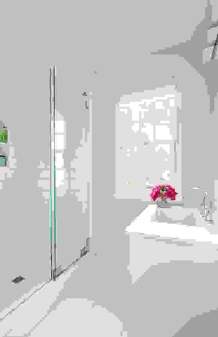 Kid's Bath Clean Design Modern style bathrooms