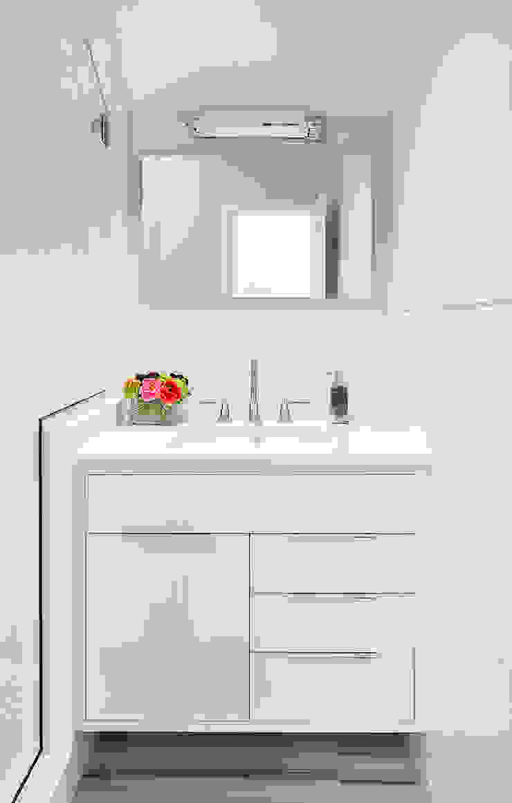 Hall Bath Clean Design Modern style bathrooms