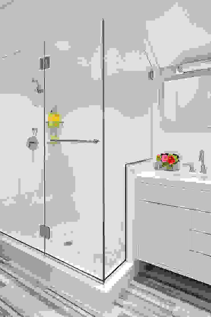 Hall Bath Clean Design Modern style bathrooms