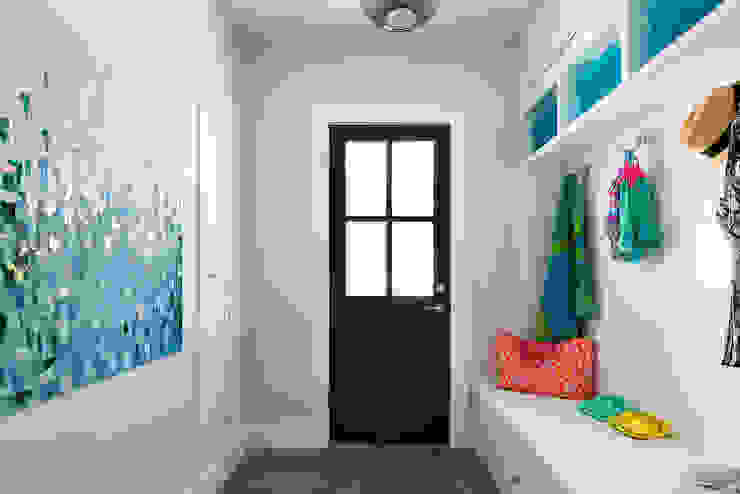 Mudroom Clean Design Modern Corridor, Hallway and Staircase