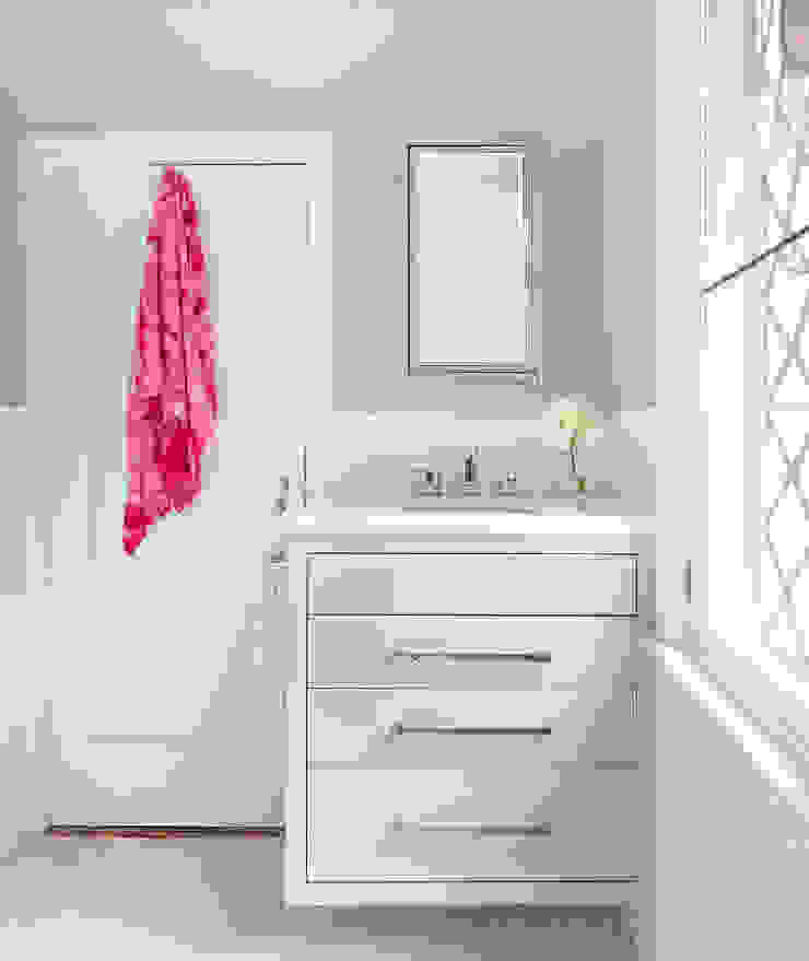 Kid's Bathroom Clean Design Modern style bathrooms