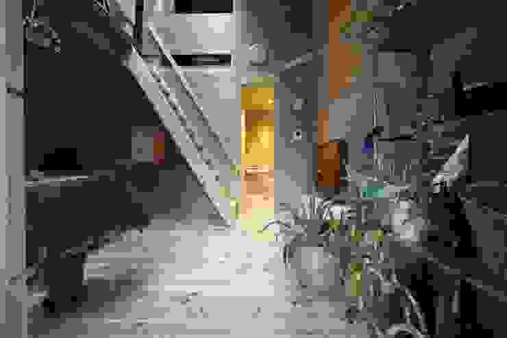 tiny house, 一級建築士事務所ＦＯＲＭＡ 一級建築士事務所ＦＯＲＭＡ Minimalistische Wohnzimmer Massivholz Holznachbildung