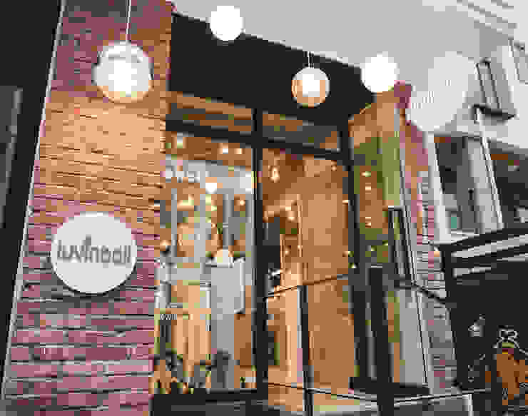 유리볼 속 유니크한 세상, 연남동 러빈볼 매장 by luvinball 인더스트리얼