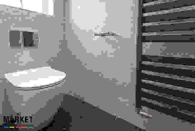 Toilet and Radiator homify Modern Bathroom