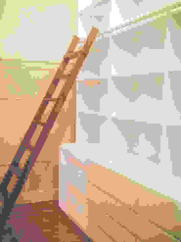 Klasyczny korytarz, przedpokój i schody od PLATZ Klasyczny