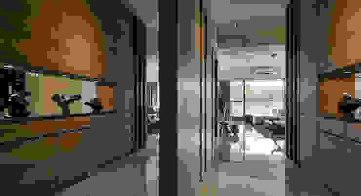 CJ INTERIOR 長景國際設計 Ingresso, Corridoio & Scale in stile asiatico
