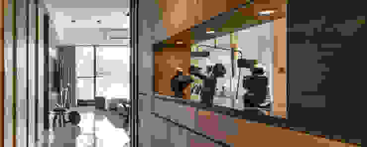 CJ INTERIOR 長景國際設計 Ingresso, Corridoio & Scale in stile asiatico