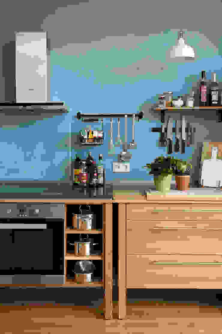 Farbkonzept für der Fahradloft, Adeline Labord Interiors Adeline Labord Interiors 北欧デザインの キッチン