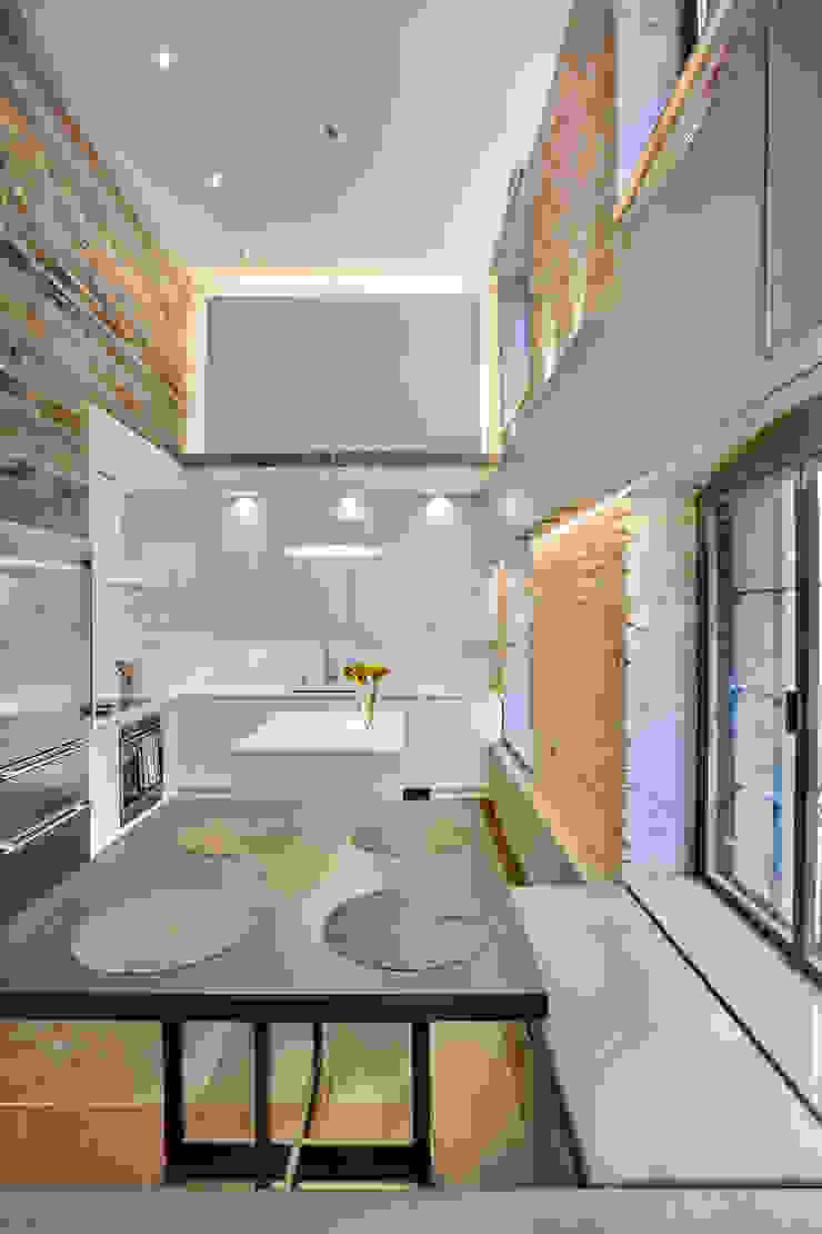 Laight Street Duplex, Rodriguez Studio Architecture PC Rodriguez Studio Architecture PC Modern Kitchen