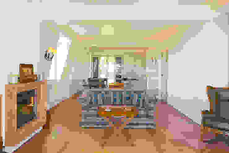 2nd Living room in First Floor Pedro Brás - Fotógrafo de Interiores e Arquitectura | Hotelaria | Alojamento Local | Imobiliárias Salas de estar clássicas