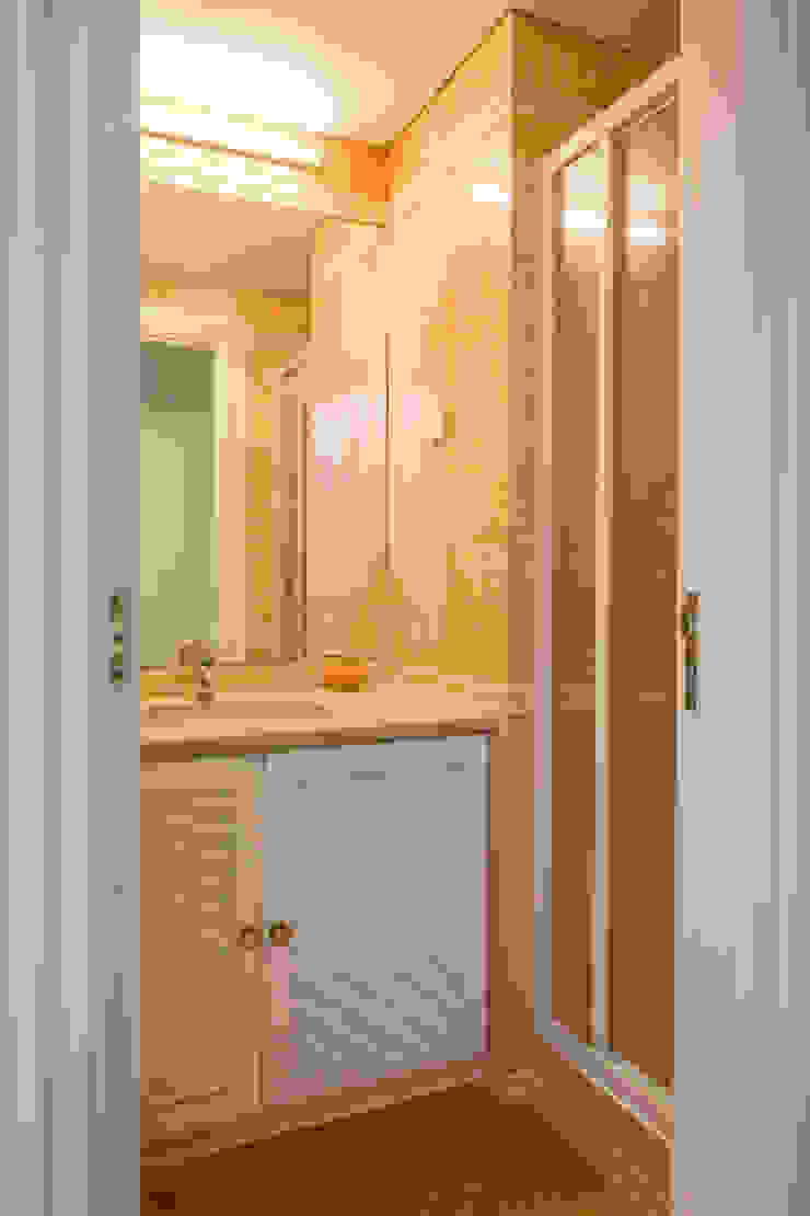 Small Batroom in Hall Pedro Brás - Fotógrafo de Interiores e Arquitectura | Hotelaria | Alojamento Local | Imobiliárias Casas de banho clássicas