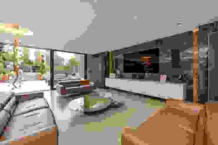 Such Designs Private Residence (UK) / Serip Lighting Serip Living roomLighting