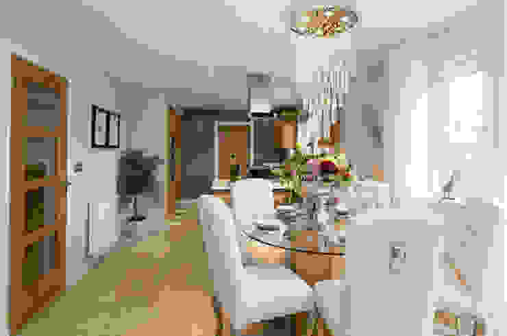 Take a step into luxury each day.. Nowoczesna jadalnia od Graeme Fuller Design Ltd Nowoczesny