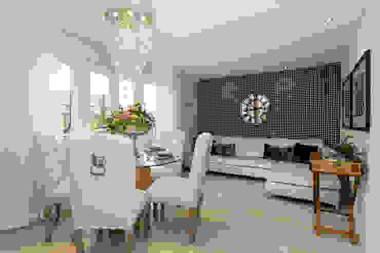 Take a step into luxury each day.. Nowoczesna jadalnia od Graeme Fuller Design Ltd Nowoczesny