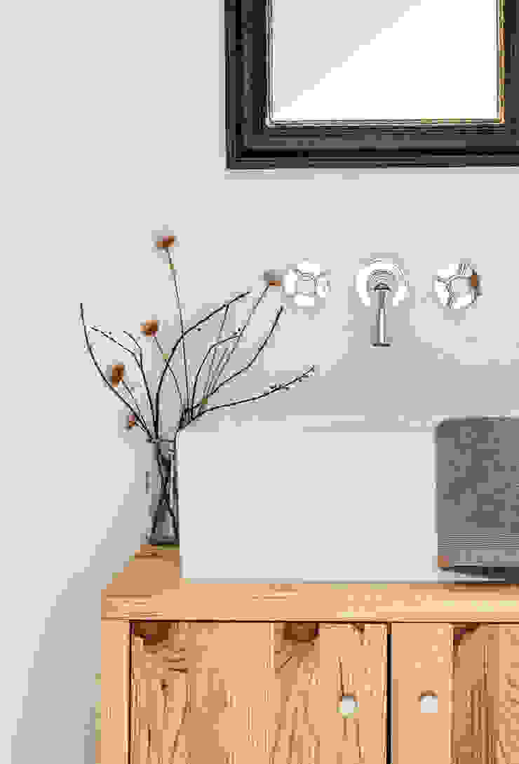 Arkstudio Baños de estilo rústico