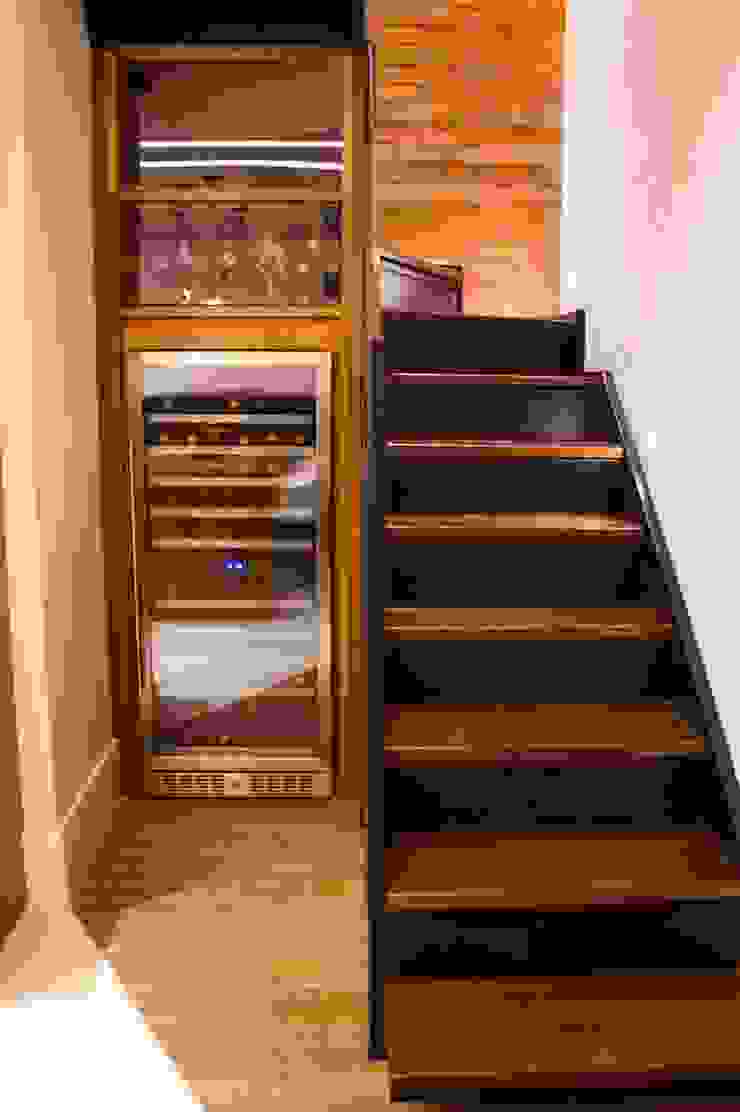 Modern wine cellar by A MARCENARIA Modern