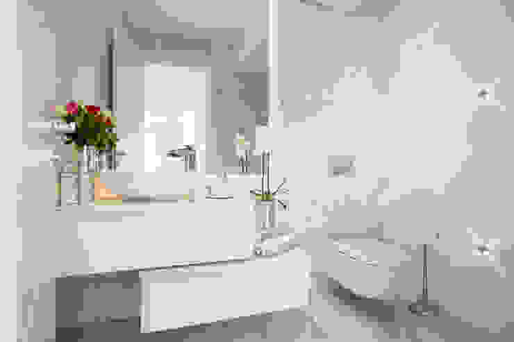 ULTRA MODERN RESIDENCE, FRANCOIS MARAIS ARCHITECTS FRANCOIS MARAIS ARCHITECTS Modern bathroom