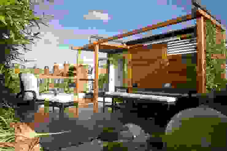 Bespoke Pergola with Automatic rain/sun awning GreenlinesDesign Ltd Modern garden Solid Wood pergola,outdoor furniture,seating area,awning,rooftop terrace,contemporary