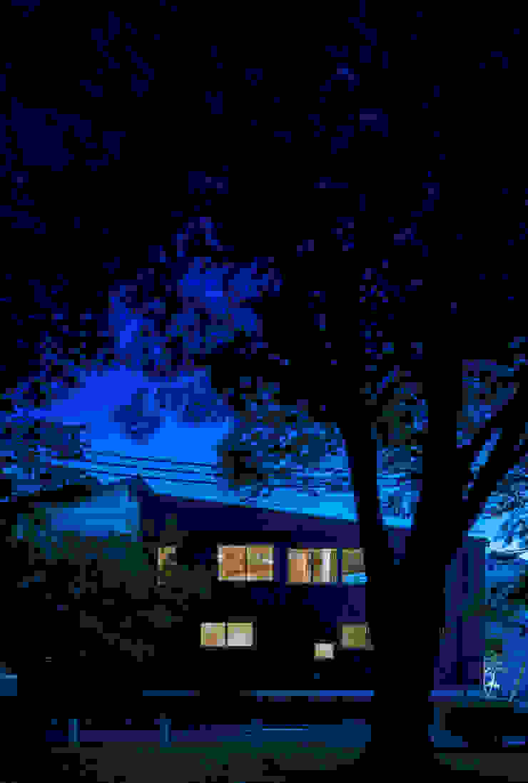 小笠原建築研究室 Modern houses Wood Black