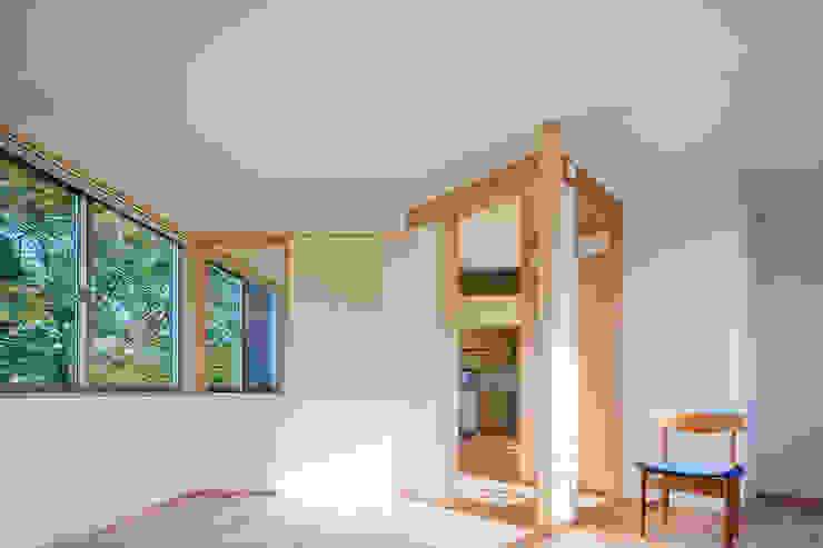 小笠原建築研究室 Nursery/kid’s room Solid Wood White