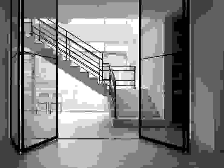 Four season house, 夏沐森山設計整合 夏沐森山設計整合 Modern Corridor, Hallway and Staircase