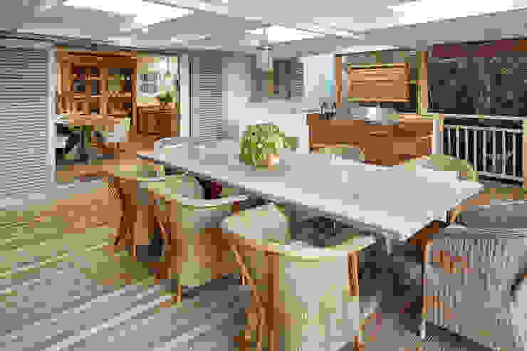 Beach Front House, JSD Interiors JSD Interiors Ausgefallener Balkon, Veranda & Terrasse Holz Holznachbildung