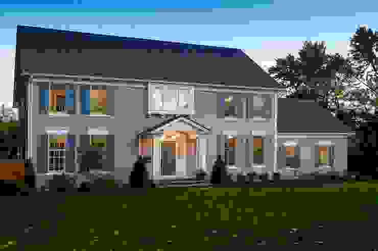 Shaker Heights, New Leaf Home Design New Leaf Home Design Colonial style house Blue