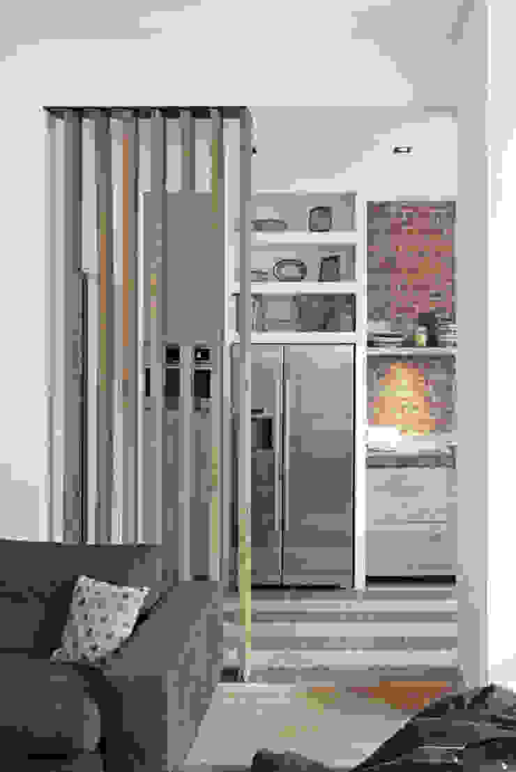 Кухня в стиле модерн от Bloot Architecture Модерн