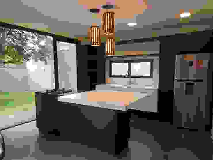 Casa Olinda Cláudia Legonde Cozinhas modernas MDF Preto