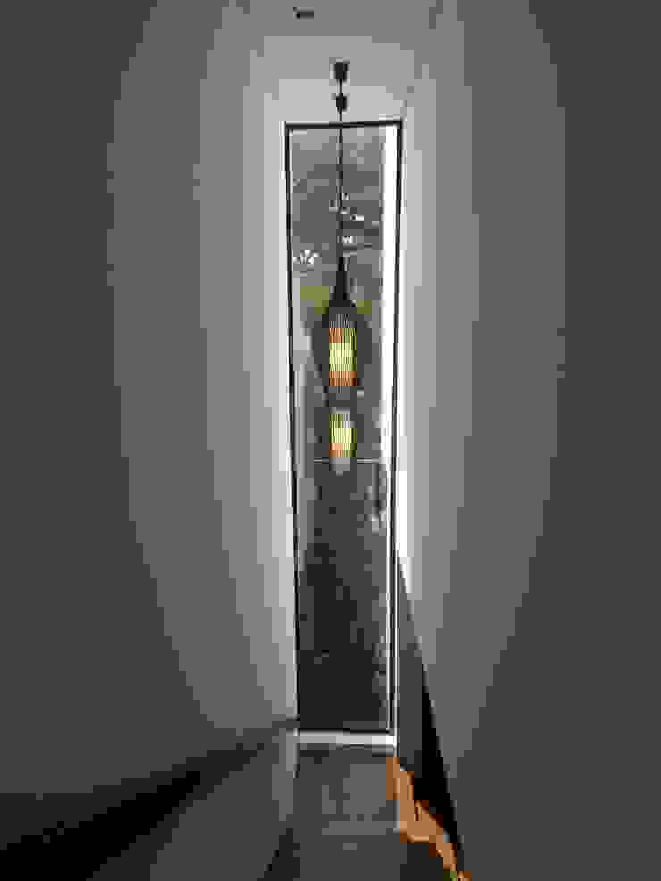 Casa Olinda Cláudia Legonde Corredores, halls e escadas modernos