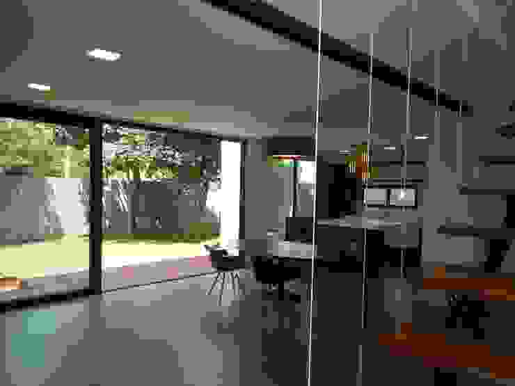 Casa Olinda Cláudia Legonde Salas de jantar modernas