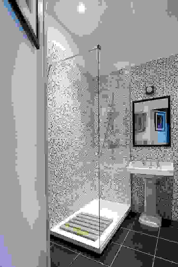 Salle de bain Olivier Francheteau Salle de bain moderne Plastique Blanc douche