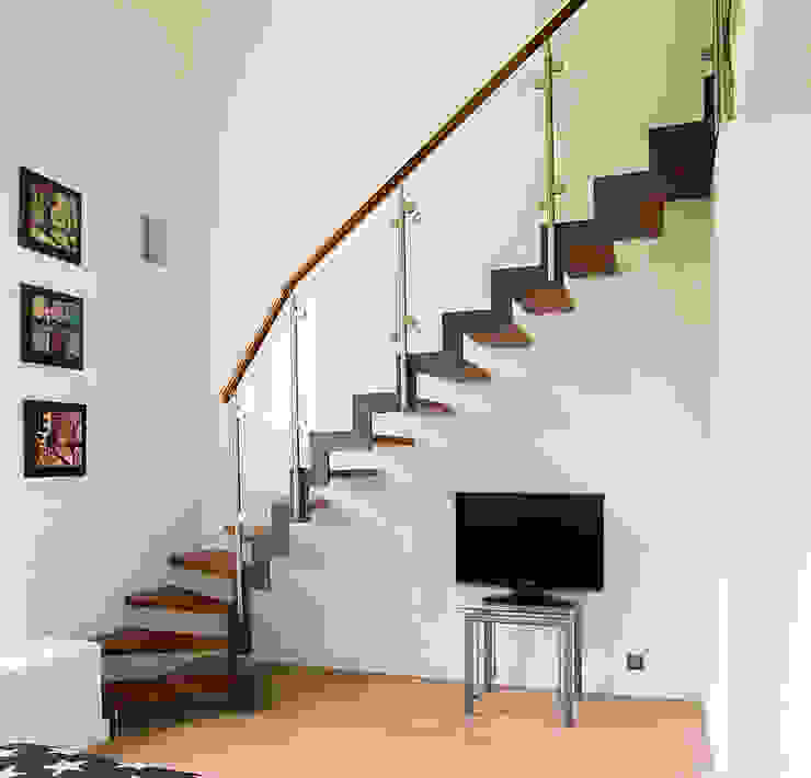 Escalier bois et métal, Passion Escaliers Passion Escaliers Pasillos, vestíbulos y escaleras modernos