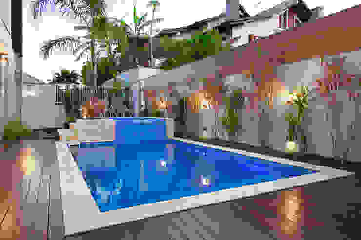 Piscina Piscinas modernas por ANDRÉ PACHECO ARQUITETURA Moderno