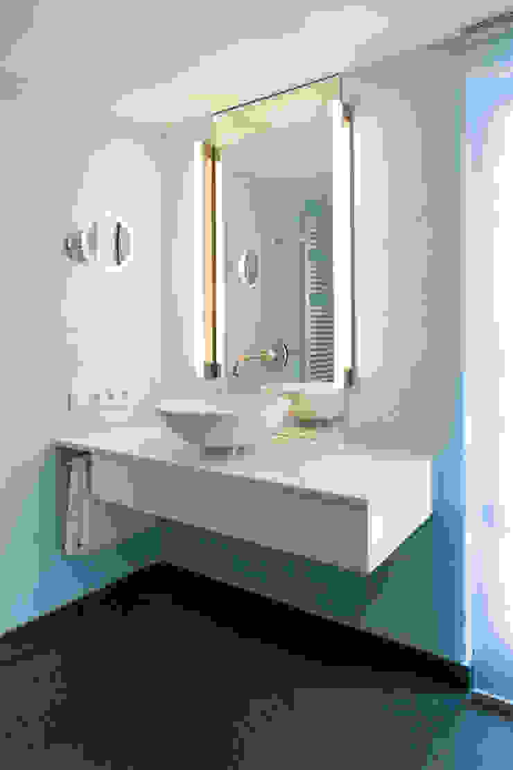 Bad Mit Hellblauem Kalkputz Moderne Badezimmer Von Raum 4 Die