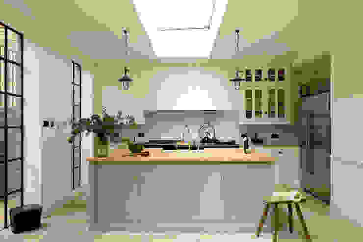 The Islington N1 Kitchen by deVOL deVOL Kitchens Dapur Klasik Green