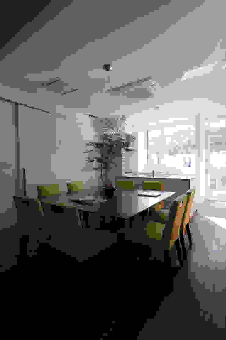 Mアーキテクツ|高級邸宅 豪邸 注文住宅 別荘建築 LUXURY HOUSES | M-architects Modern dining room Concrete White