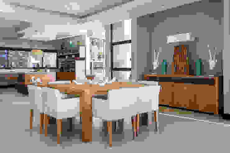 Wonderful in wood Modern dining room by FRANCOIS MARAIS ARCHITECTS Modern