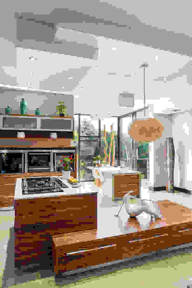 Richly detailed Modern kitchen by FRANCOIS MARAIS ARCHITECTS Modern