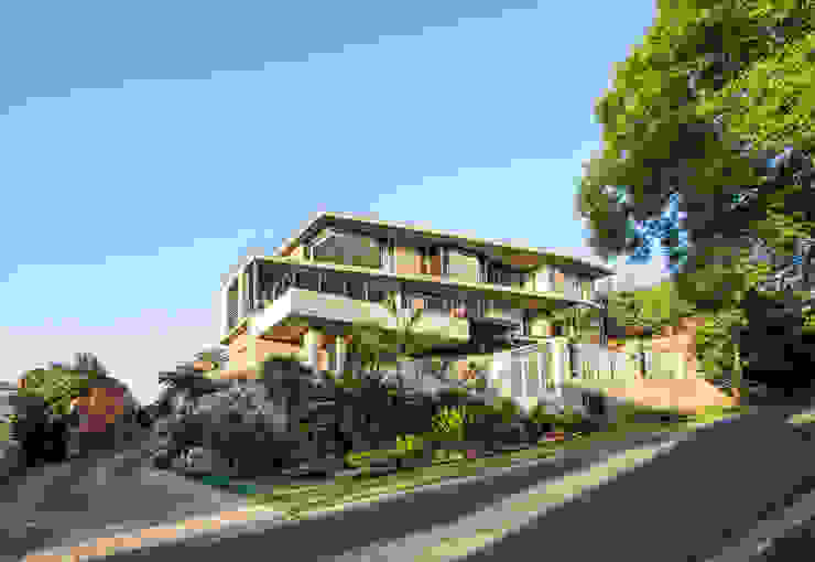 The Home on a Hill Modern houses by FRANCOIS MARAIS ARCHITECTS Modern