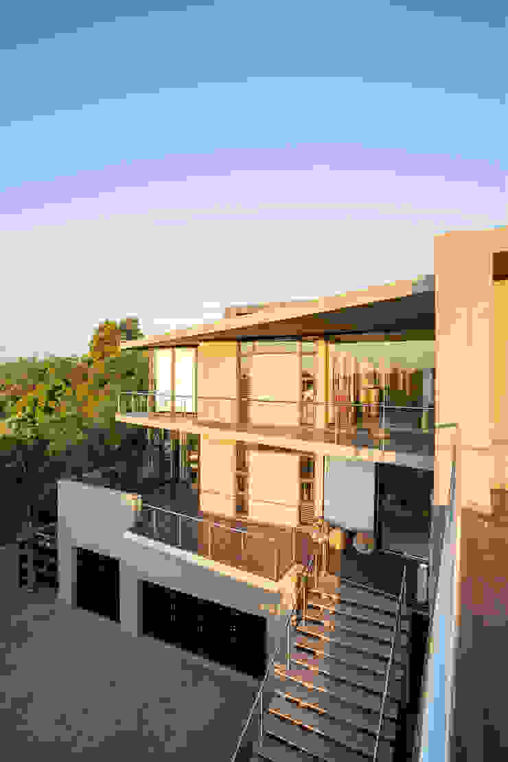 A stacked style Modern houses by FRANCOIS MARAIS ARCHITECTS Modern