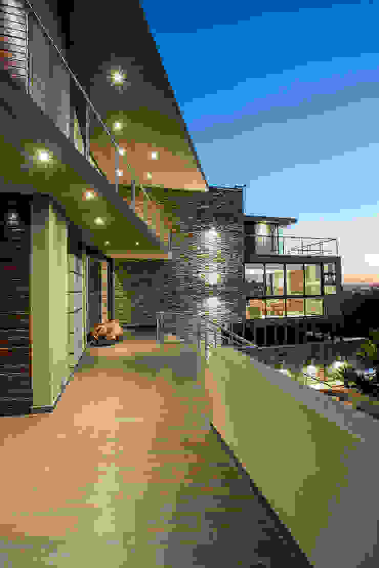 The Home on a Hill Modern houses by FRANCOIS MARAIS ARCHITECTS Modern