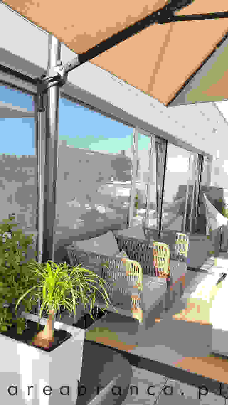 Varanda Varandas, marquises e terraços modernos por Areabranca Moderno