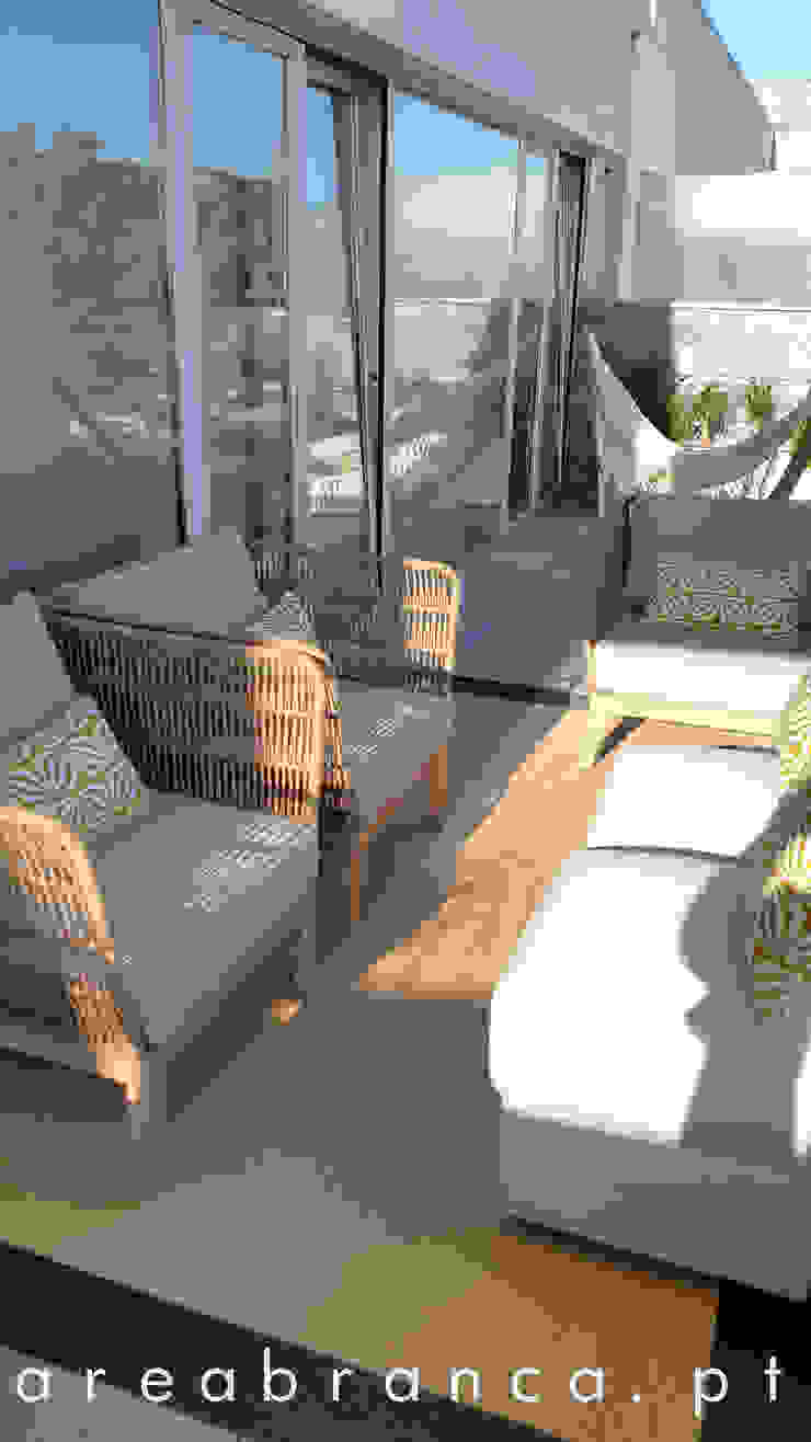 Varanda Varandas, marquises e terraços modernos por Areabranca Moderno