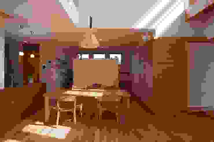 stage Y's 一級建築士事務所 Modern dining room Wood White