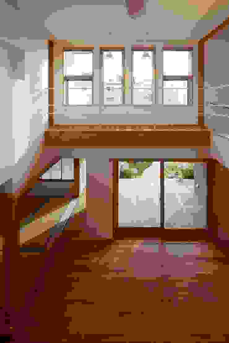 stage Y's 一級建築士事務所 Modern living room Wood White