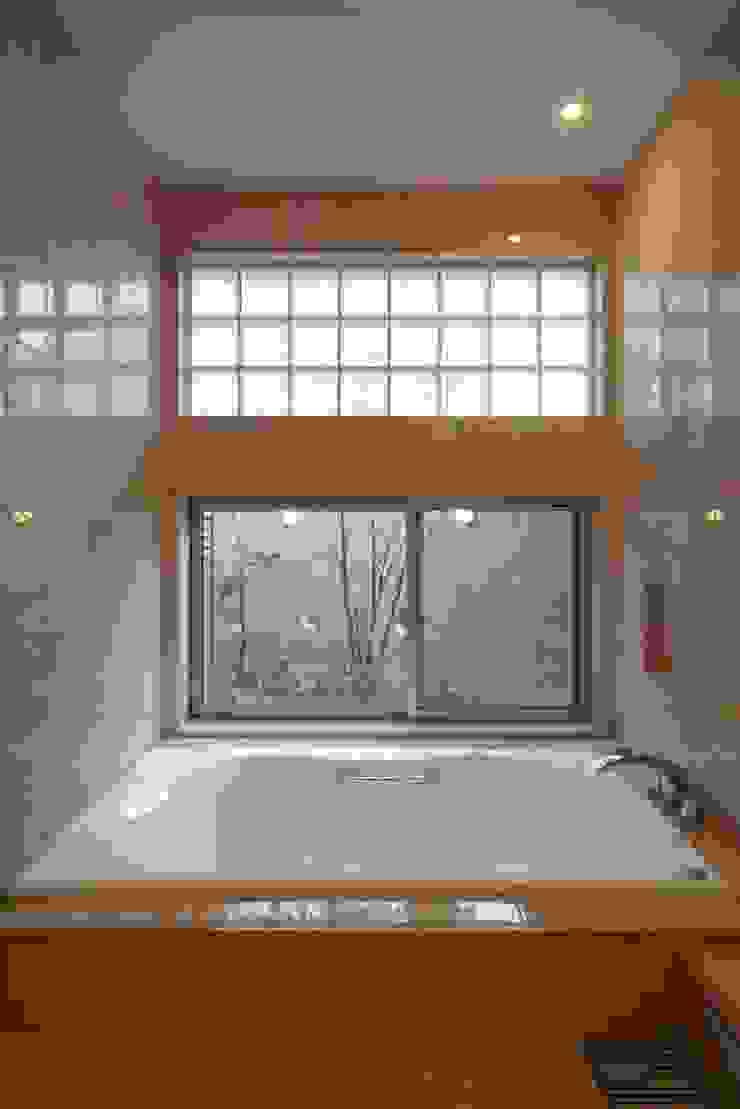 stage Y's 一級建築士事務所 Modern bathroom Tiles Beige